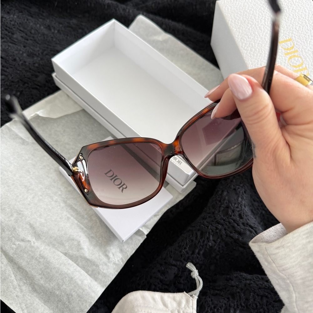 Dior Tortoiseshell Frame Brown Gradient Women's Sunglasses - Picture 5 of 8